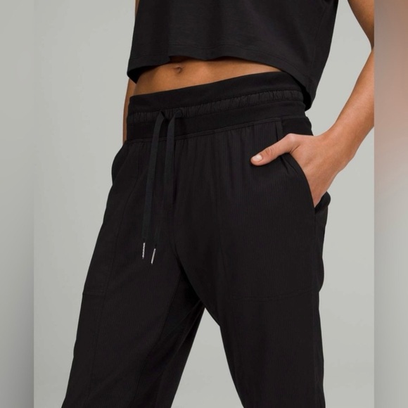 Lululemon Dance Studio Crop 25” Lightweight Performance Pant Black 4 - Picture 4 of 16